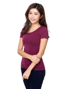 Asyalı kadın kırmızı t shirt