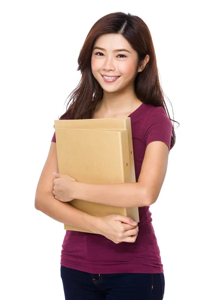 Mujer asiática en camiseta roja — Foto de Stock