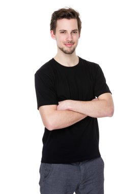 kollarını çapraz gülen adam