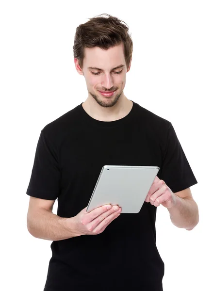 Uomo in possesso di tablet digitale — Foto Stock