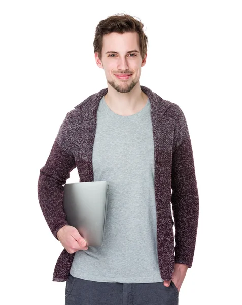 Mann hält Laptop in der Hand — Stockfoto