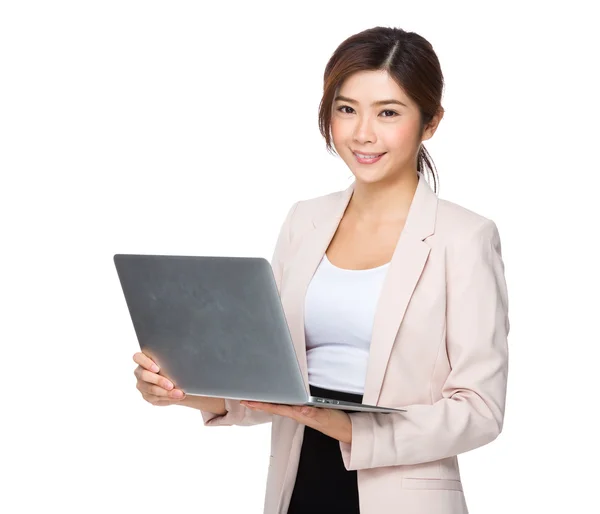 Mujer de negocios asiática en traje de negocios — Foto de Stock