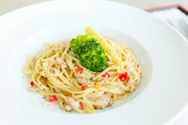 Delicious spaghetti with vegetables — Stock Photo, Image