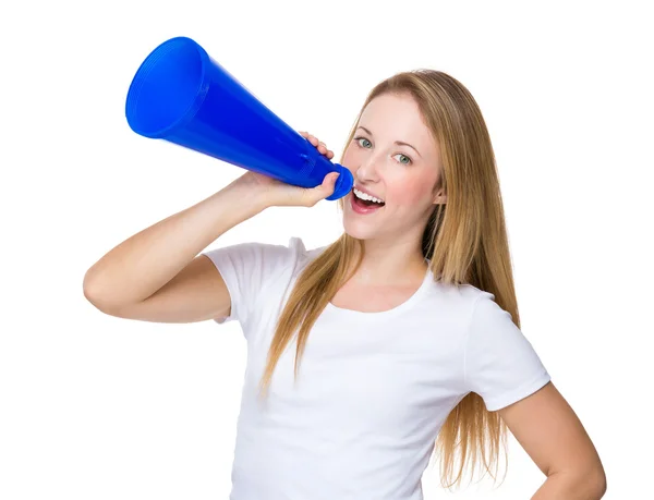 Mujer gritando en megáfono — Foto de Stock