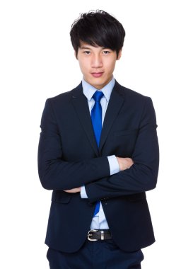 Siyah elbiseli Asya iş adamı