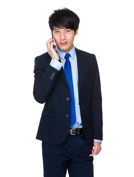 Asiatischer Geschäftsmann im schwarzen Anzug — Stockfoto