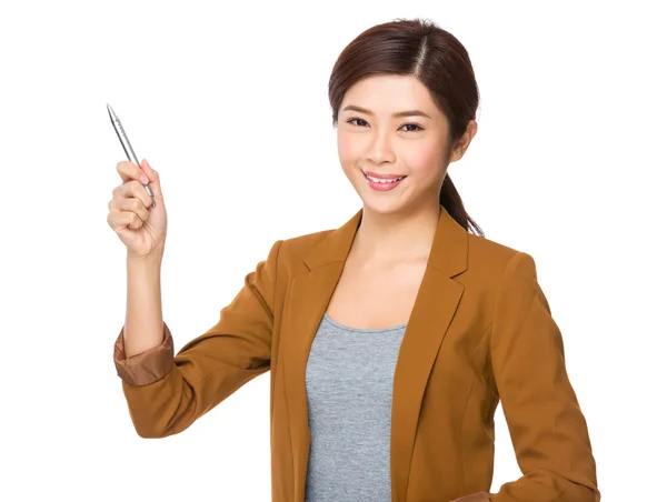 Femme d'affaires asiatique en veste marron — Photo