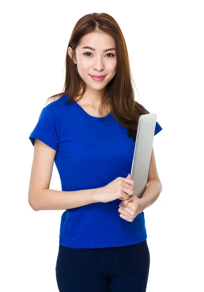 Asyalı kadın mavi t shirt — Stok fotoğraf