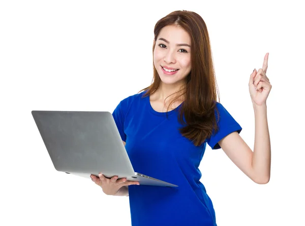 Mujer asiática en camiseta azul — Foto de Stock