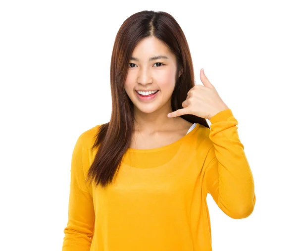 Asiatico donna in giallo maglione — Foto Stock