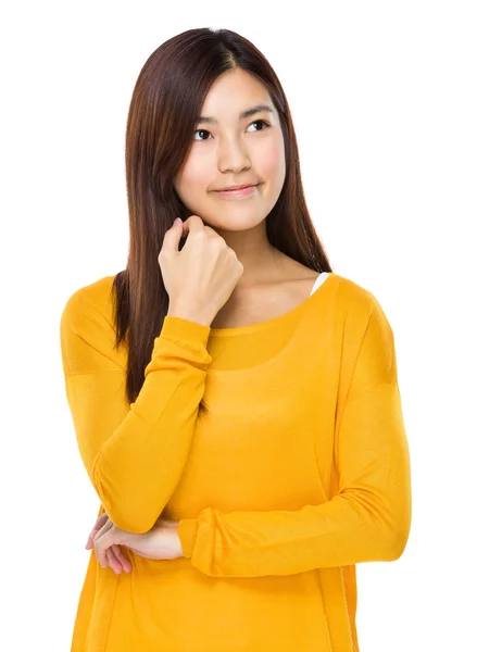 黄色いセーターのアジア女性 — ストック写真