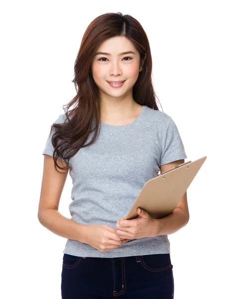 Mujer asiática en camiseta gris — Foto de Stock