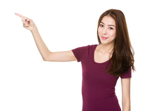 Mujer asiática en camiseta roja — Foto de Stock