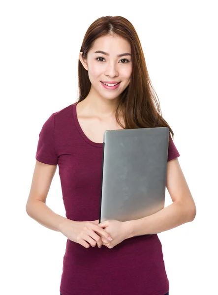 Aziatische vrouw in rode t shirt — Stockfoto