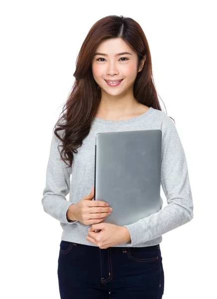 Giovane donna asiatica in maglione grigio — Foto Stock