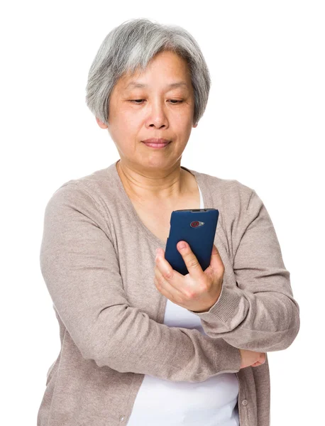Aziatische volwassen vrouw in beige vest — Stockfoto