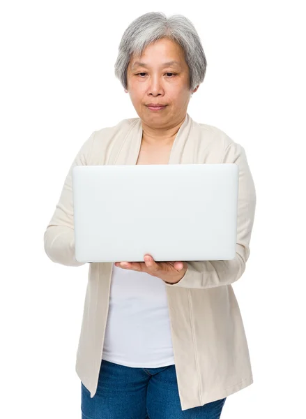 Asiatico donna matura in bianco cardigan — Foto Stock