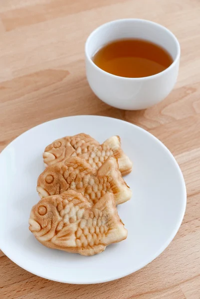 Kuchen mit einer Tasse Tee — Stockfoto