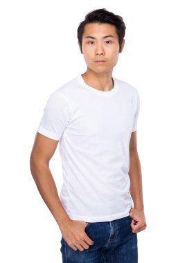 Beyaz t-shirt Asya yakışıklı adam