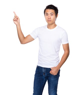 Beyaz t-shirt Asya yakışıklı adam