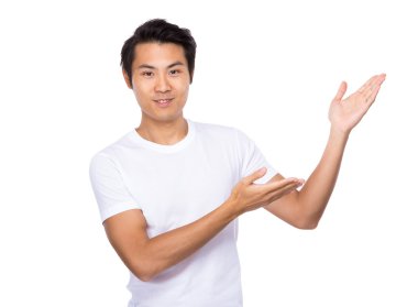 Beyaz t-shirt Asya yakışıklı adam