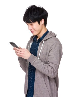 gri kapşonlu Asya yakışıklı adam