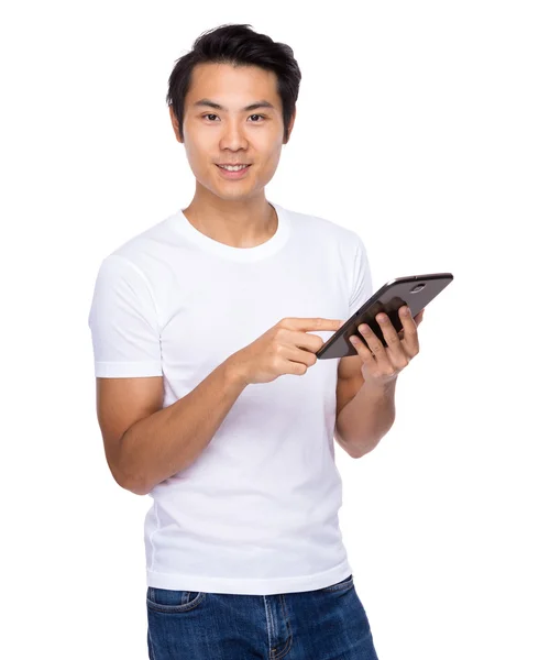 Asiático bonito homem em branco t-shirt — Fotografia de Stock