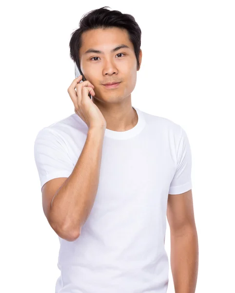 Asiatische schöner Mann in weißem T-Shirt — Stockfoto