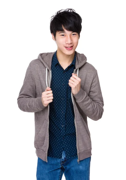 Asiatico bello uomo in grigio hoodie — Foto Stock