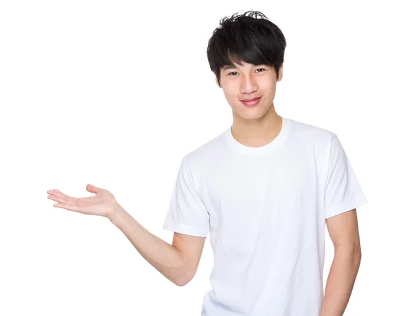 Asiático guapo hombre en blanco camiseta — Foto de Stock