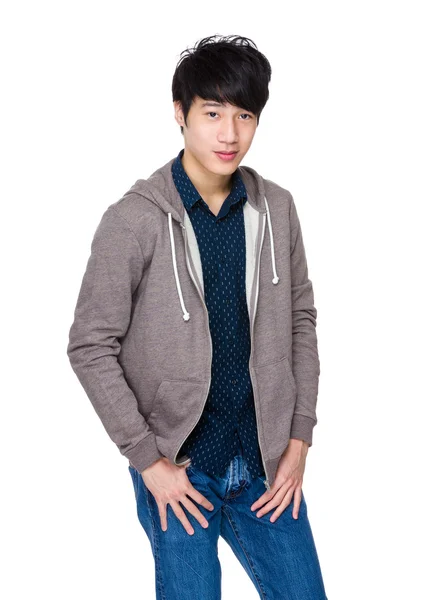 Asiatico bello uomo in grigio hoodie — Foto Stock