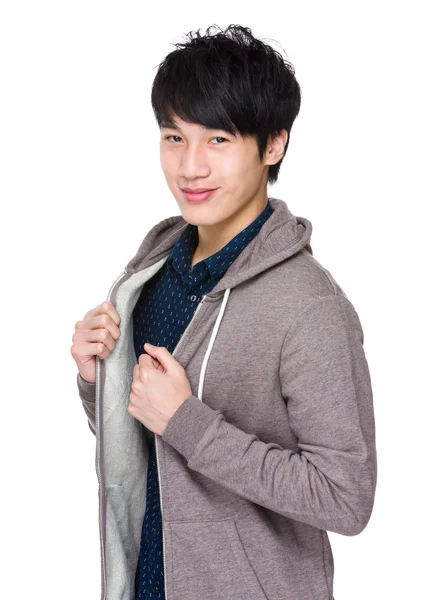 Asiatico bello uomo in grigio hoodie — Foto Stock