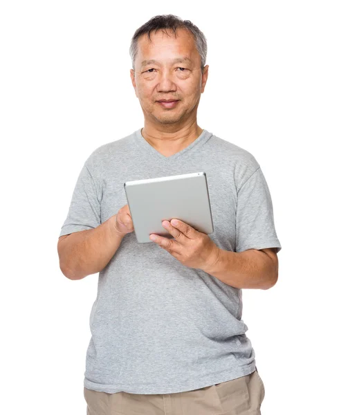 Gammal asiatisk man i grå t-shirt — Stockfoto