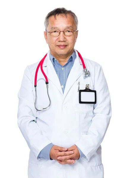 Asiatiska gamla läkare med stetoskop — Stockfoto