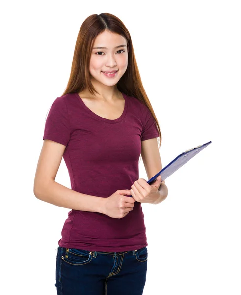 Asiático jovem mulher em vermelho t-shirt — Fotografia de Stock