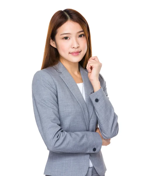Азиатская молодая бизнесвумен в деловом костюме — стоковое фото