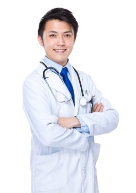 Genç Asyalı doktor stetoskop ile