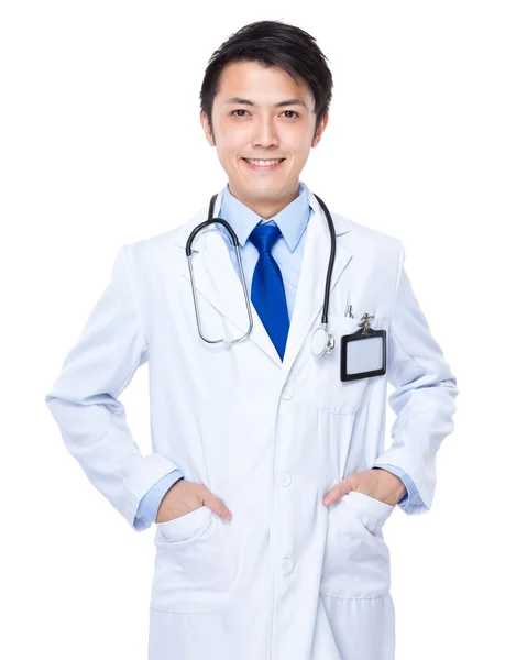 年轻的亚洲医生用听诊器 — 图库照片