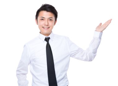 Beyaz gömlekli Asya yakışıklı işadamı