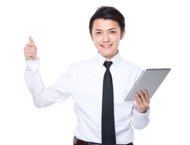 Beyaz gömlekli Asya yakışıklı işadamı