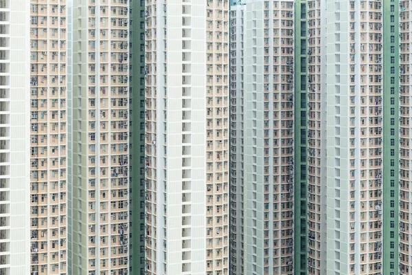 Edificio de apartamentos en ciudad —  Fotos de Stock