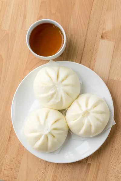 Chinese buns met thee — Stockfoto