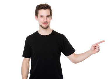 Beyaz yakışıklı siyah t shirt