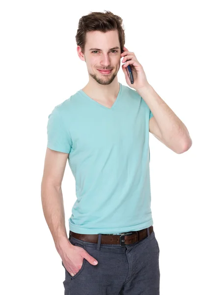 Caucásico guapo hombre en turquesa camiseta — Foto de Stock