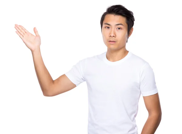 Azjatycki przystojny mężczyzna w biała koszulka — Zdjęcie stockowe