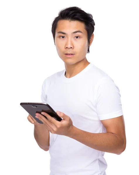 Asijské pohledný muž v bílé tričko t — Stock fotografie
