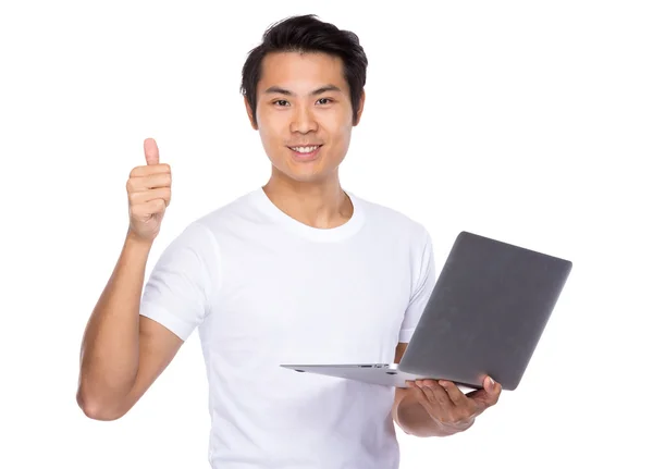 Asiatische schöner Mann in weißen T-Shirt — Stockfoto