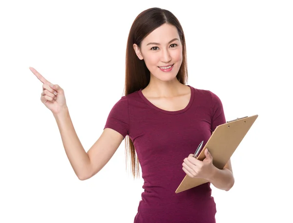 Asiática joven mujer en rojo camiseta — Foto de Stock