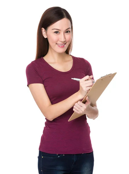 Asiática joven mujer en rojo camiseta — Foto de Stock