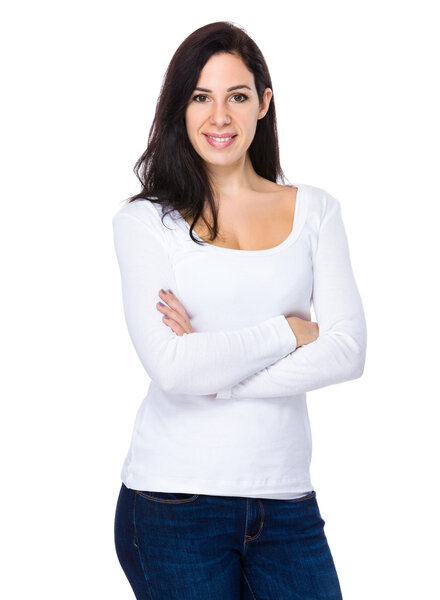 Белая молодая женщина в белом свитере
